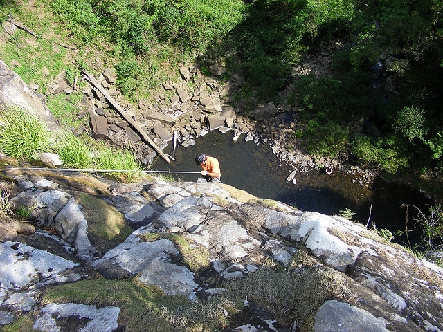 Descendiendo la pared